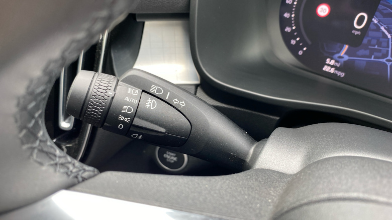 Volvo XC40 2.0 B3P Plus Black Edition 5dr Auto Petrol Estate